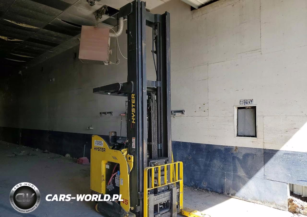 2010 Hyster Order Picker Forklift