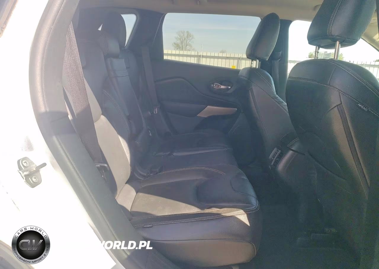 2018 Jeep Cherokee Latitude VIN:1C4PJLCB3JD544027 - 11