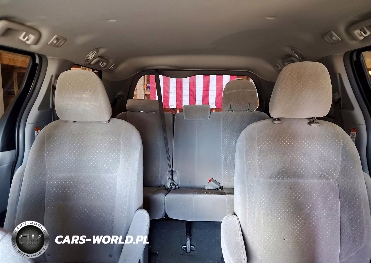 2017 Toyota Sienna Le 7-Passenger VIN:5TDJZ3DC2HS174287 - 10