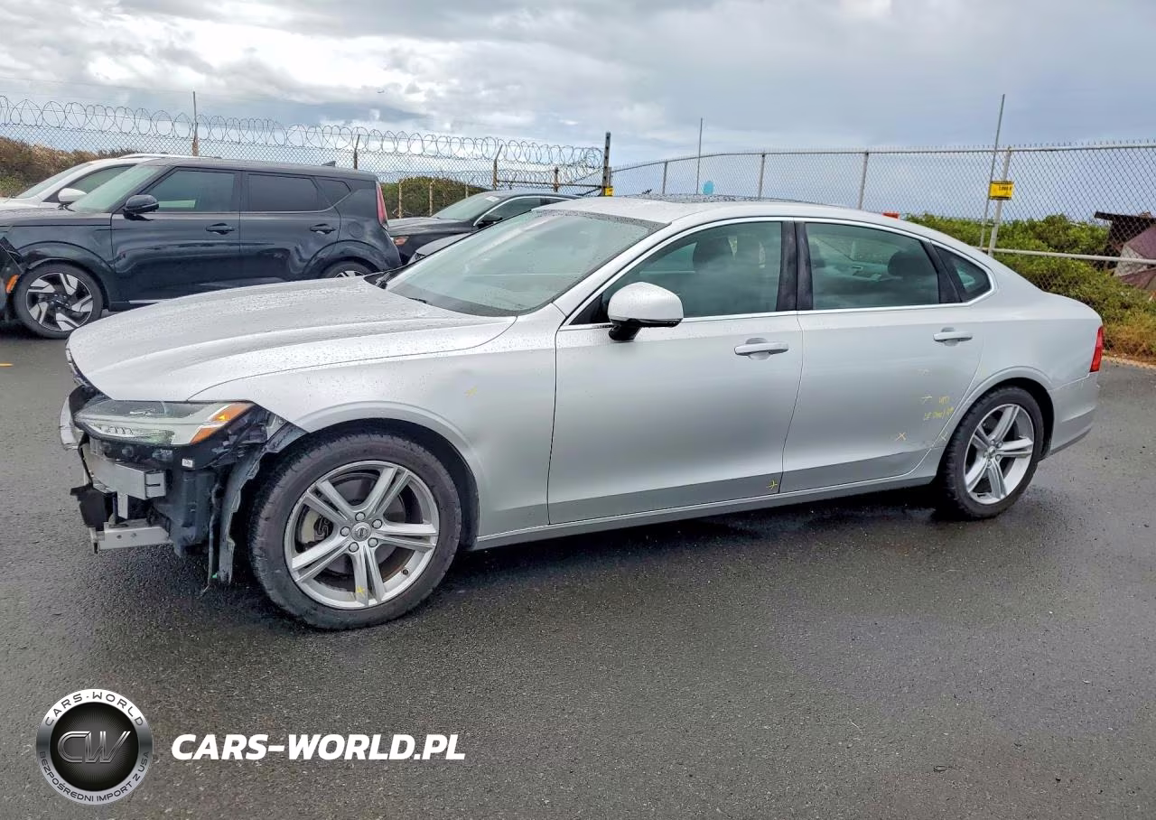 2018 Volvo S90 T5 Momentum
