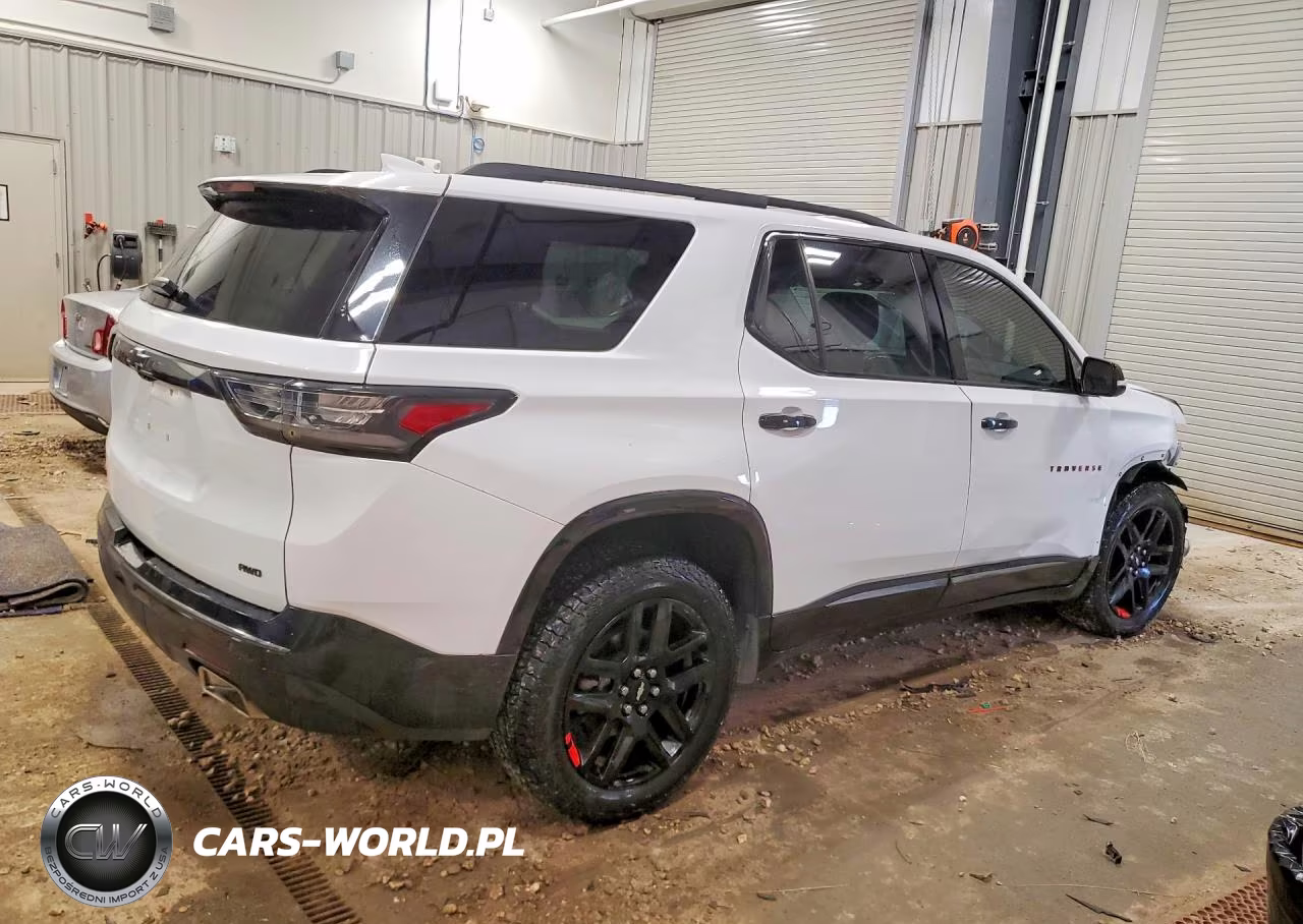 2020 Chevrolet Traverse Premier VIN:1GNEVKKW8LJ131431 - 3