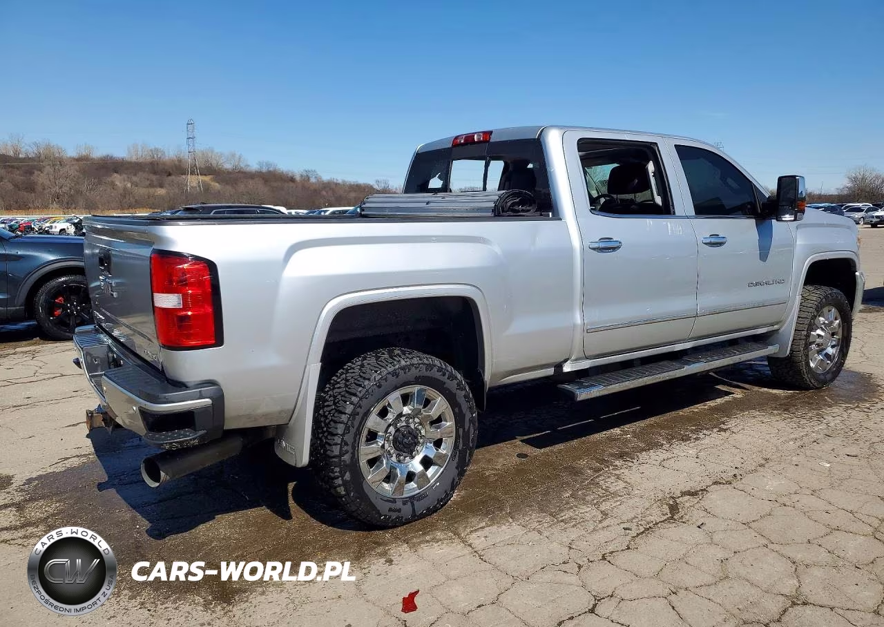 2018 GMC Sierra K2500 Denali VIN:1GT12UEY2JF244221 - 3