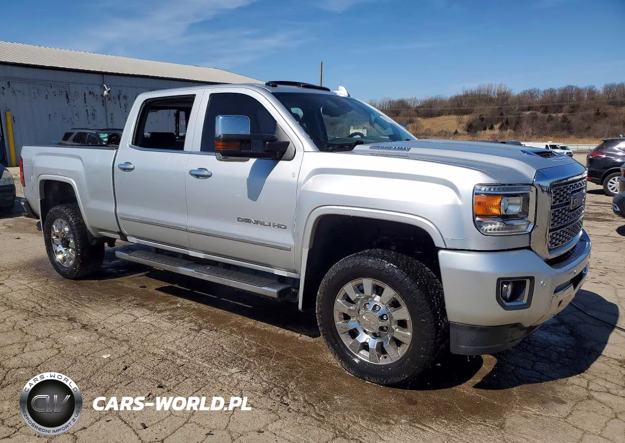 2018 GMC Sierra K2500 Denali VIN:1GT12UEY2JF244221 - 4