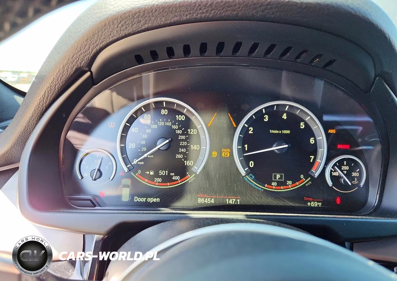 2018 BMW X5 xDrive35I VIN:5UXKR0C56J0Y02106 - 9