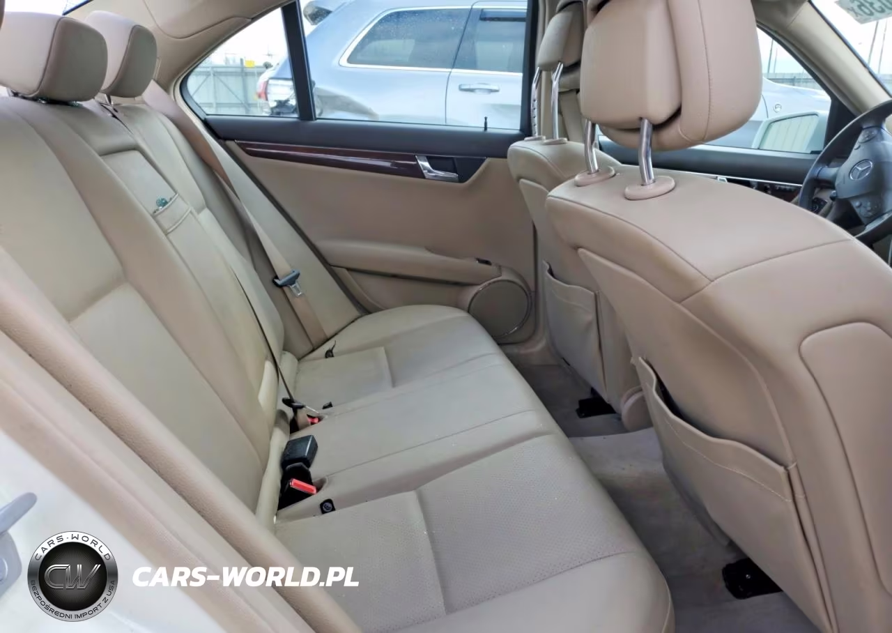 2011 Mercedes-Benz C 300 VIN:WDDGF5EB8BF638555 - 10