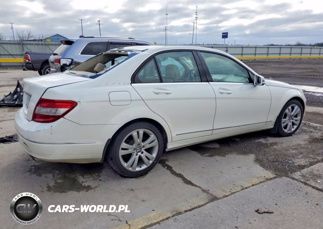2011 Mercedes-Benz C 300 VIN:WDDGF5EB8BF638555 - 3