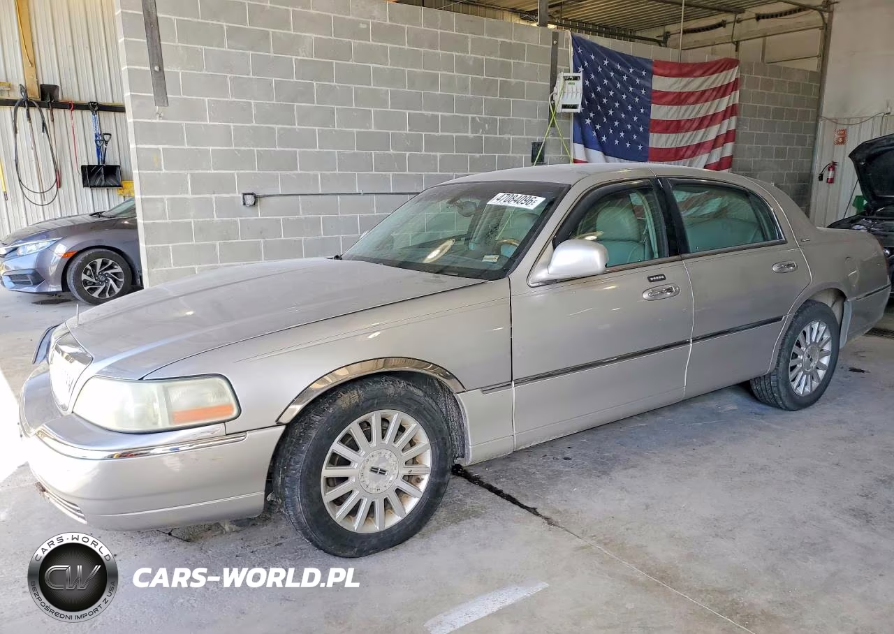 2003 Lincoln Town Car Signature