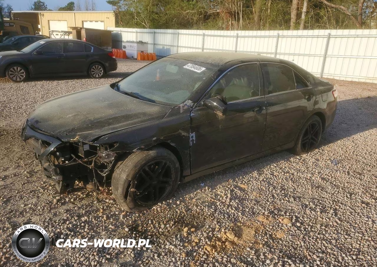 2010 Toyota Camry Le – zdjęcie 1 z 12