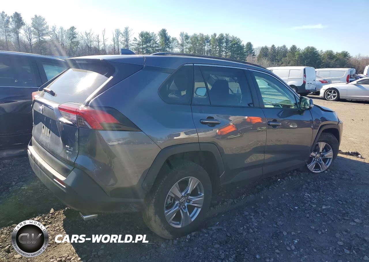 2024 Toyota Rav4 Xle VIN:JTMP1RFVXRD110062 - 3