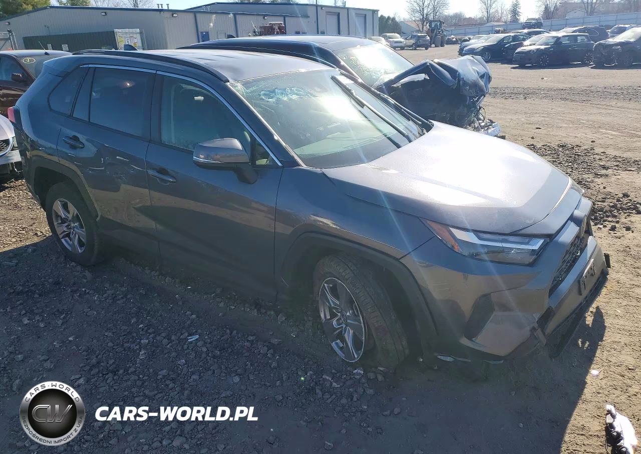 2024 Toyota Rav4 Xle VIN:JTMP1RFVXRD110062 - 4