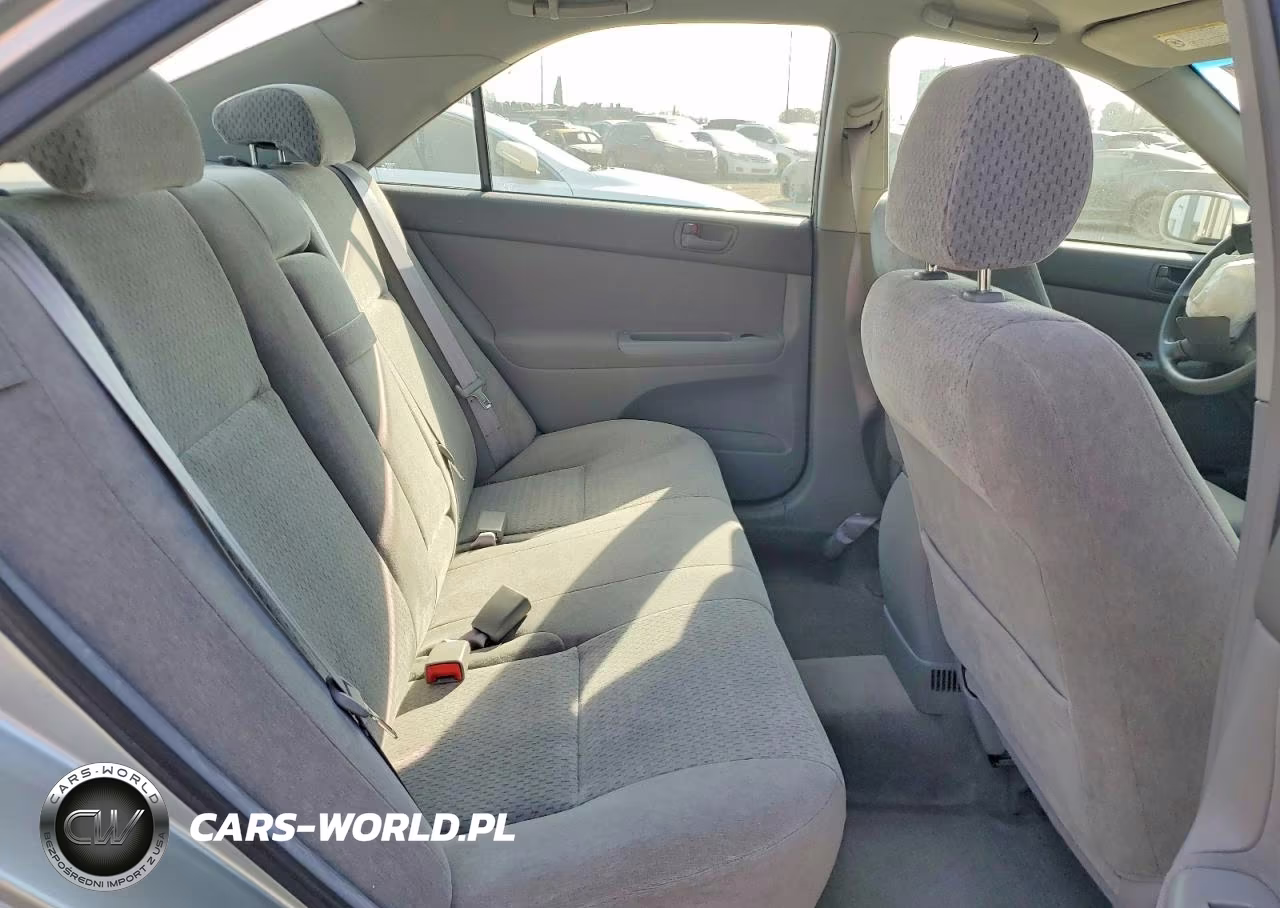 2002 Toyota Camry Le VIN:JTDBE32K320119187 - 10