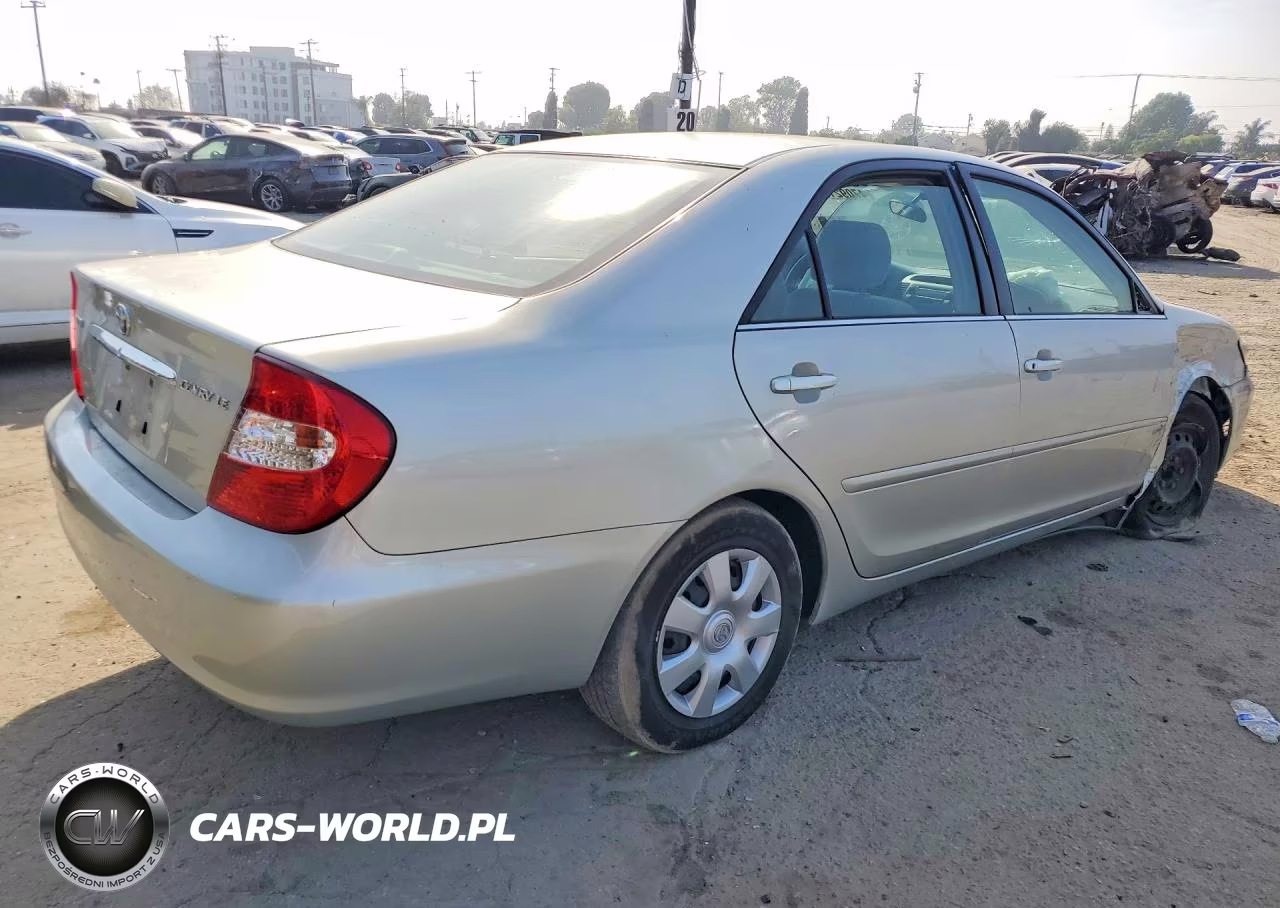 2002 Toyota Camry Le VIN:JTDBE32K320119187 - 3