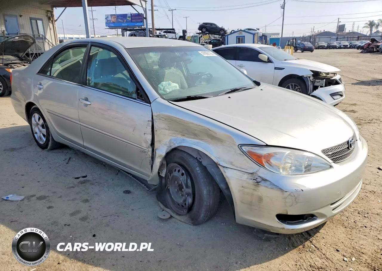 2002 Toyota Camry Le VIN:JTDBE32K320119187 - 4