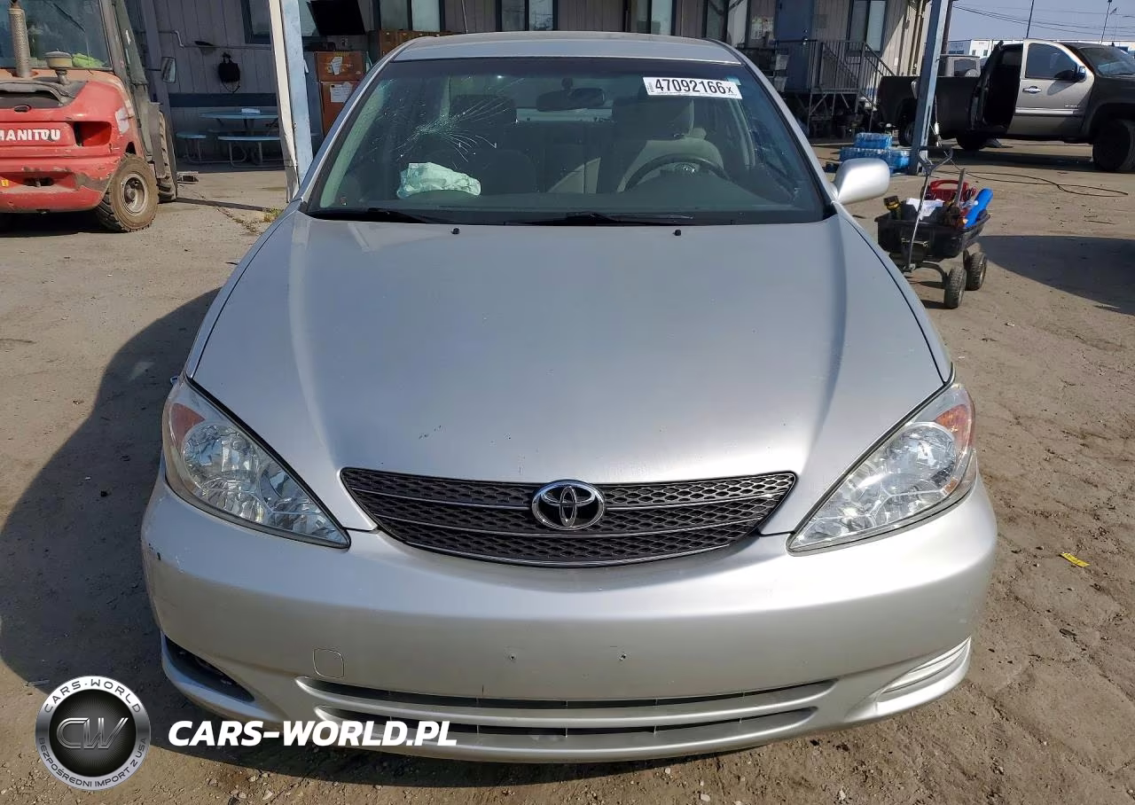 2002 Toyota Camry Le VIN:JTDBE32K320119187 - 5