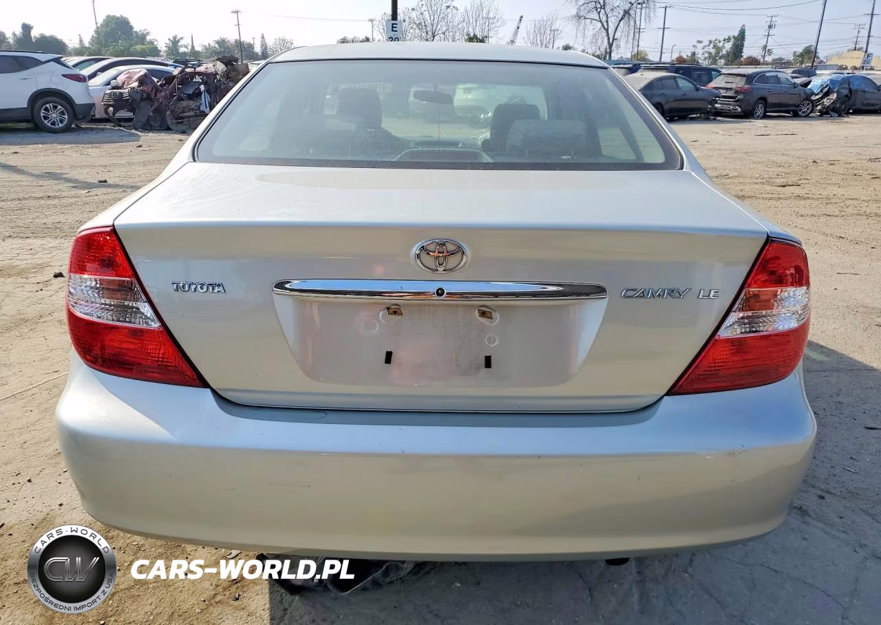 2002 Toyota Camry Le VIN:JTDBE32K320119187 - 6
