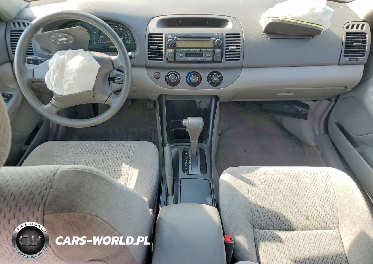 2002 Toyota Camry Le VIN:JTDBE32K320119187 - 8