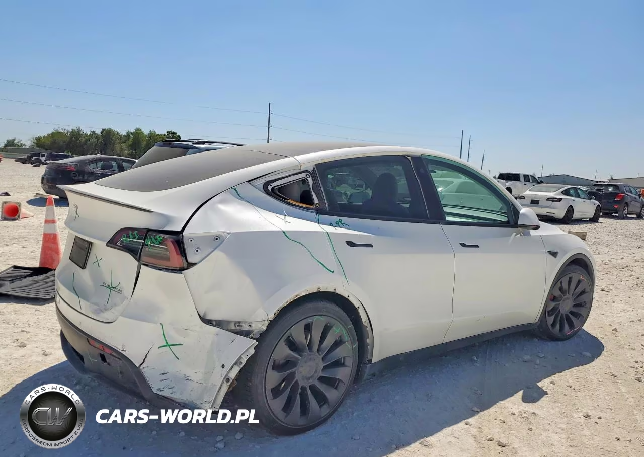 2021 Tesla Model Y VIN:5YJYGDEF7MF306106 - 3