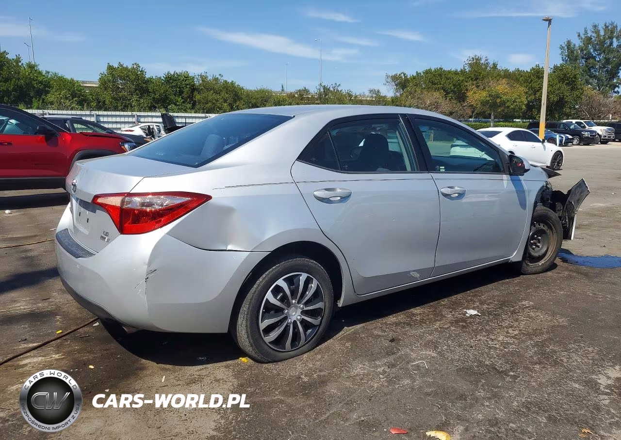 2017 Toyota Corolla Le VIN:5YFBURHE5HP730652 - 3
