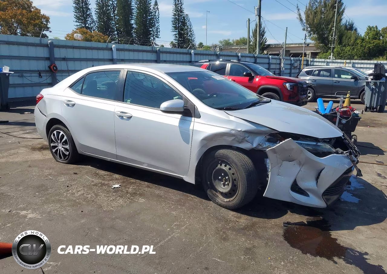 2017 Toyota Corolla Le VIN:5YFBURHE5HP730652 - 4