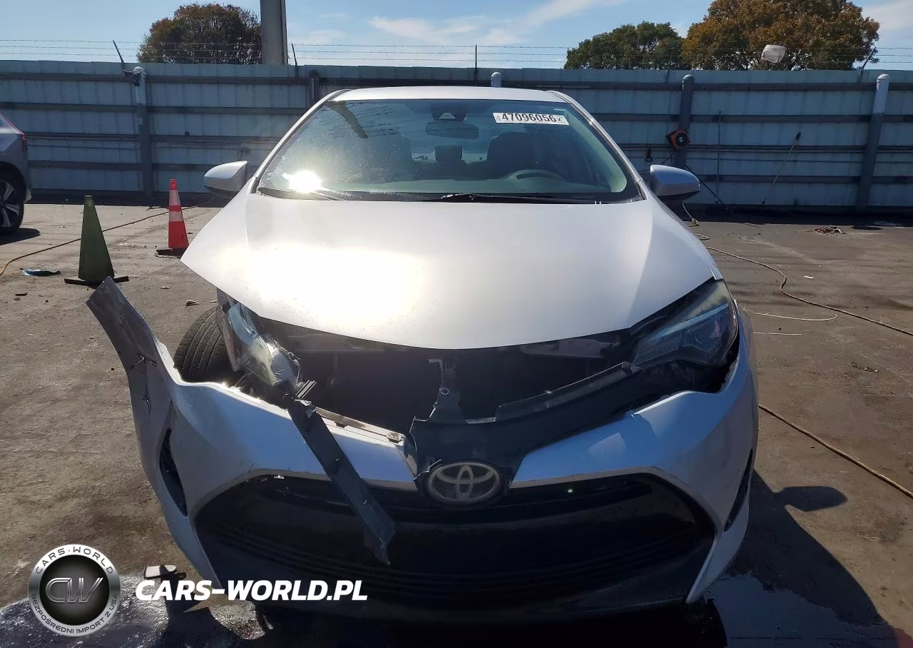 2017 Toyota Corolla Le VIN:5YFBURHE5HP730652 - 5