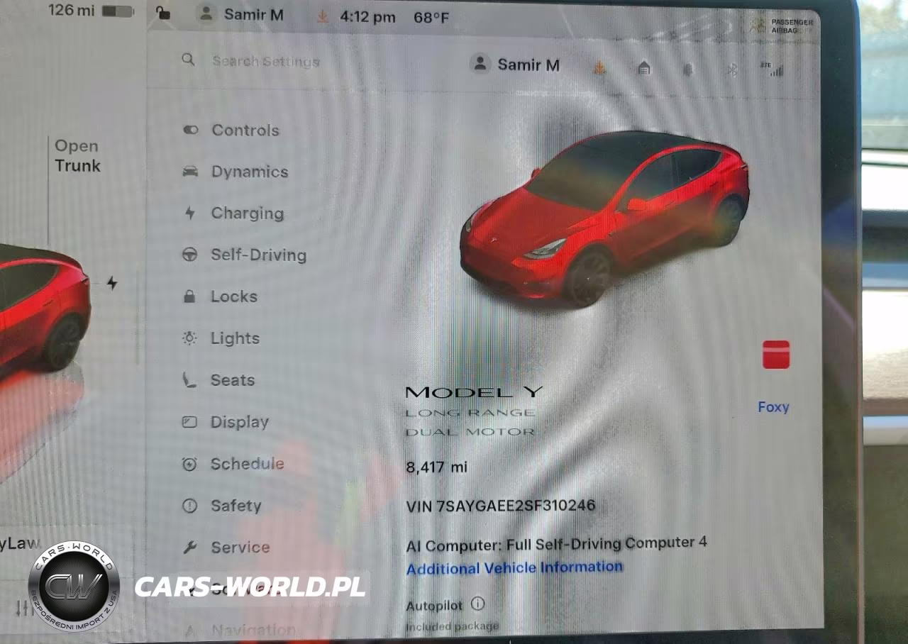 2025 Tesla Model Y VIN:7SAYGAEE2SF310246 - 9