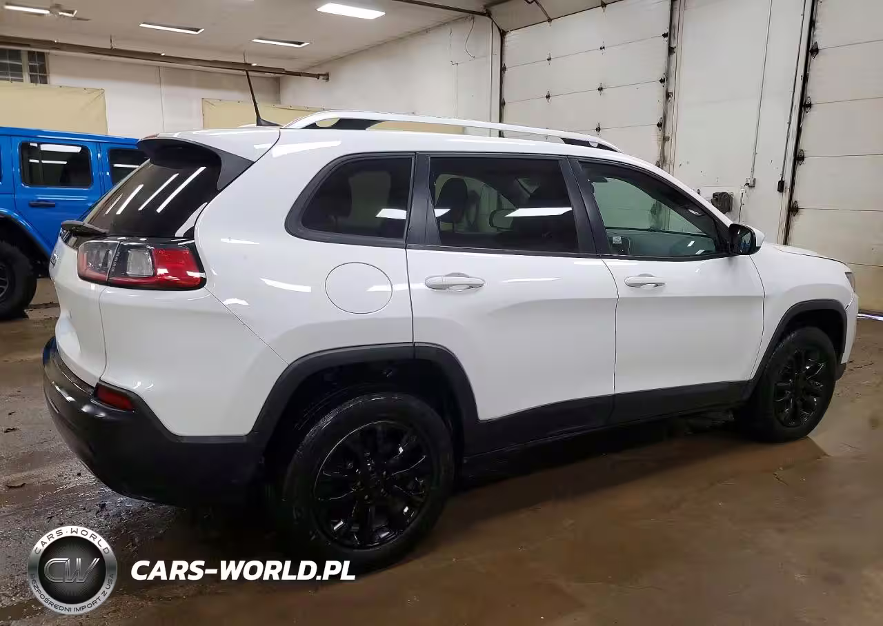 2020 Jeep Cherokee Latitude VIN:1C4PJMCBXLD530912 - 3