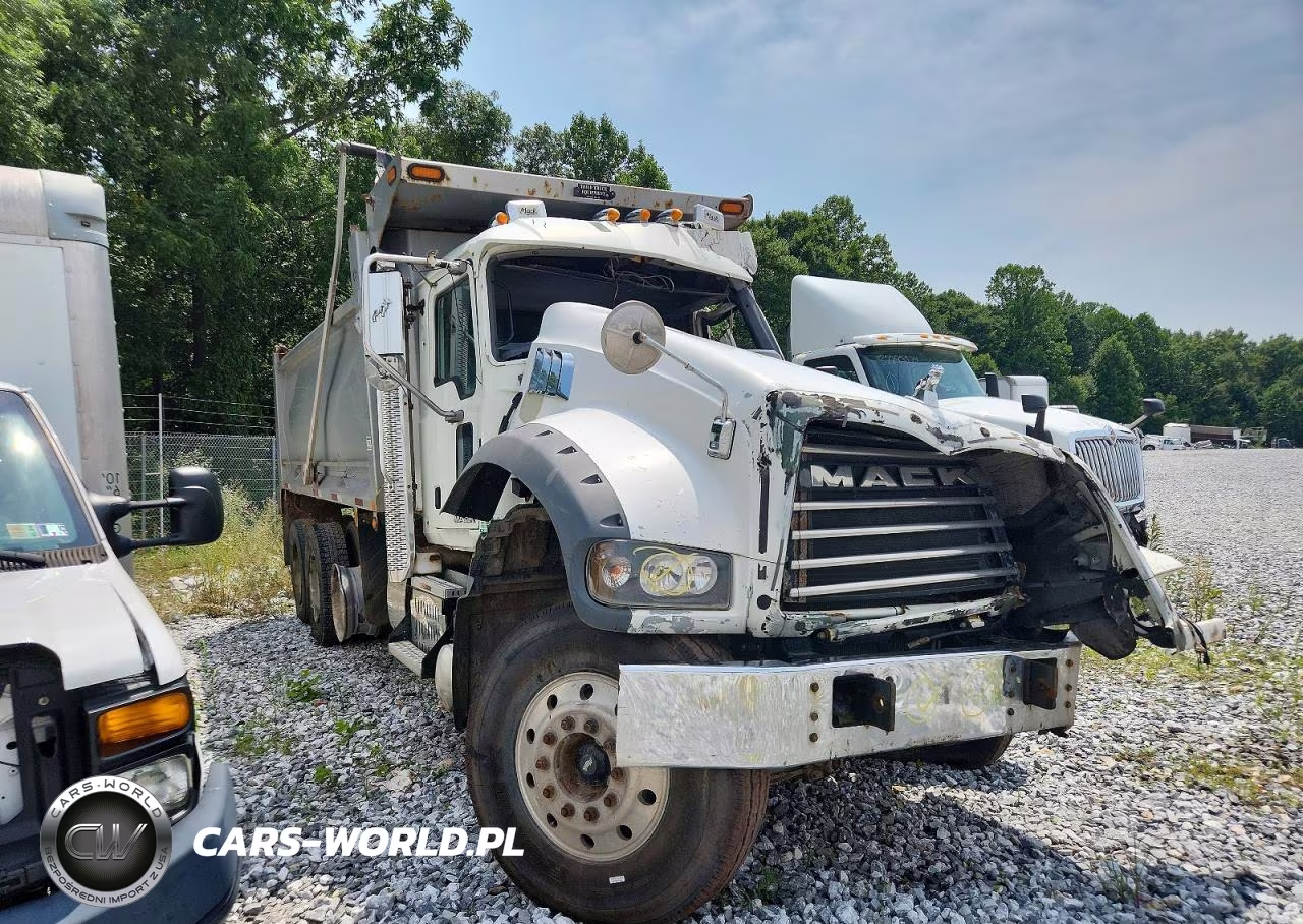 2017 Mack 700 Gu700