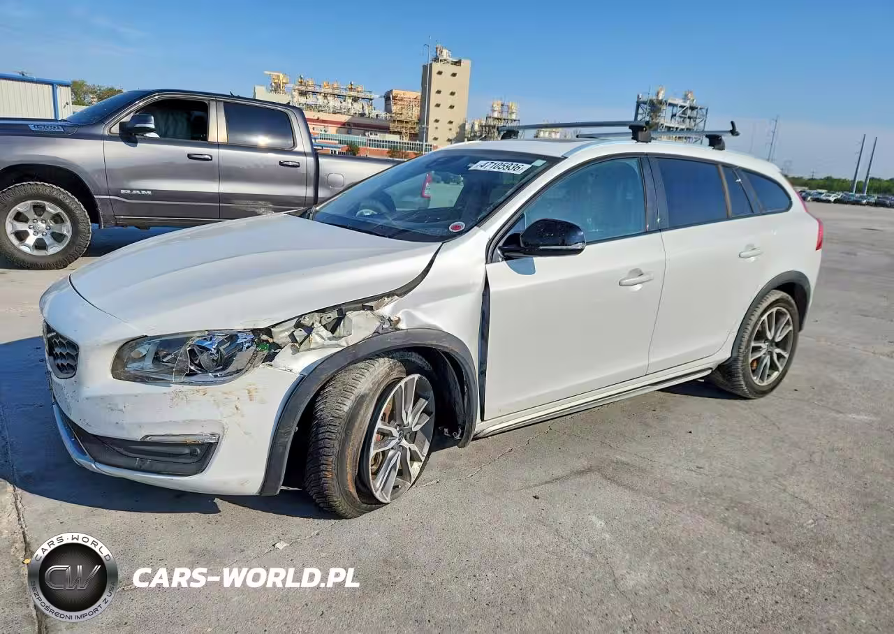 2017 Volvo V60 Cross Country Premier