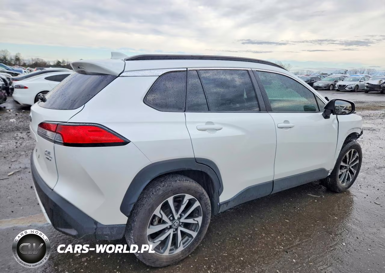 2024 Toyota Corolla Cross Xle VIN:7MUDAABG8RV109045 - 3