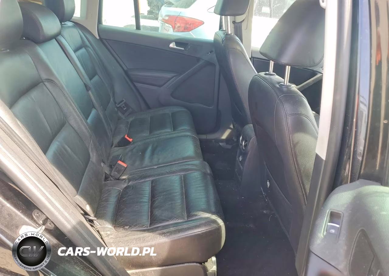 2017 Volkswagen Tiguan Sport VIN:WVGTV7AX6HK007761 - 11