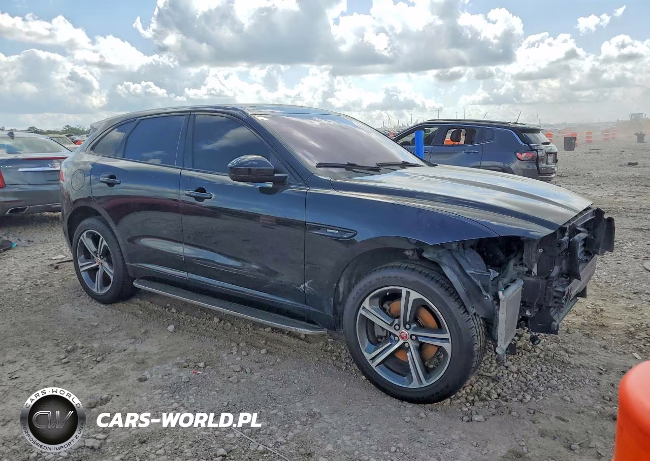 2018 Jaguar F-Pace R - Sport VIN:SADCL2GX5JA294627 - 4