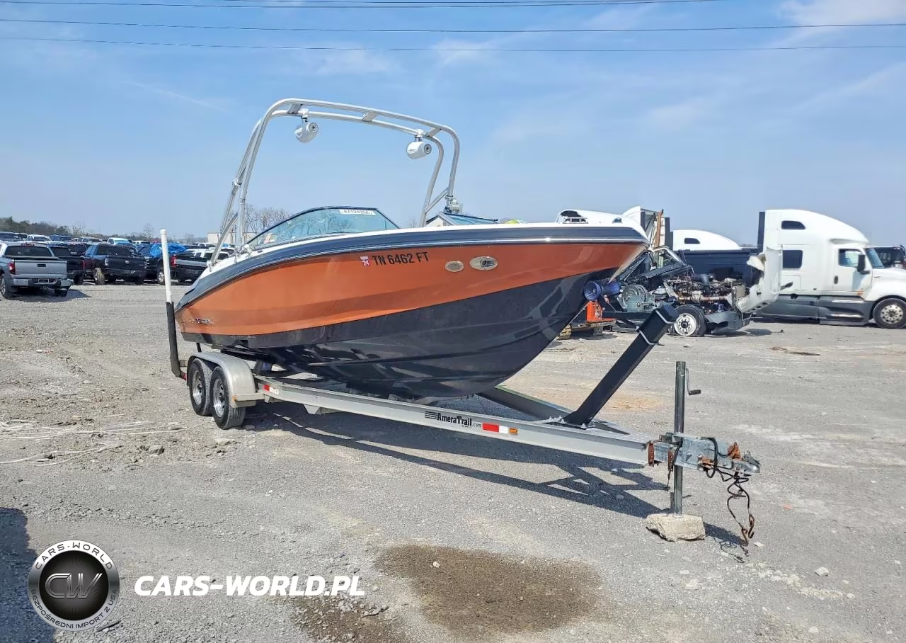 2009 Regal Boat - Boat