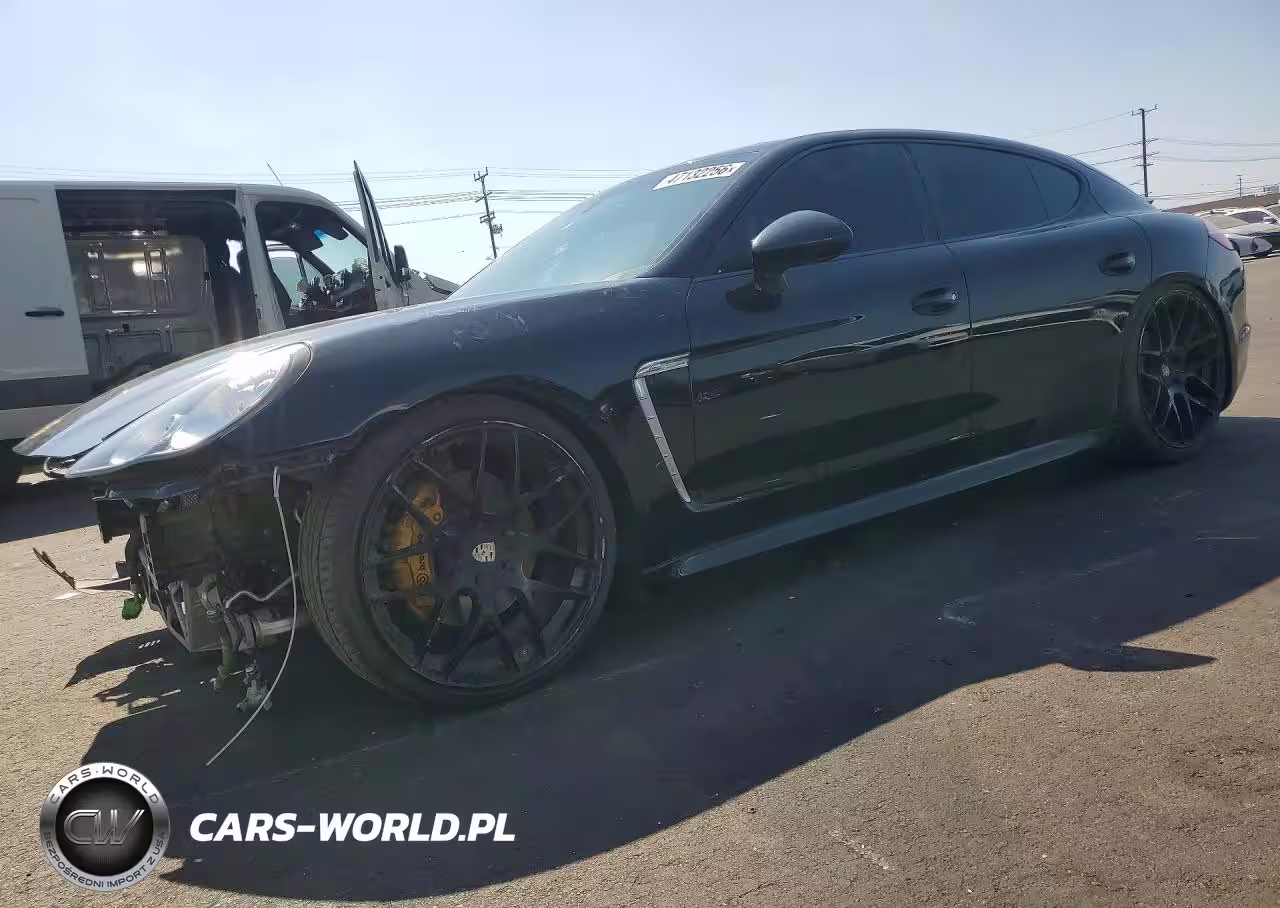 2011 PORSCHE PANAMERA 2