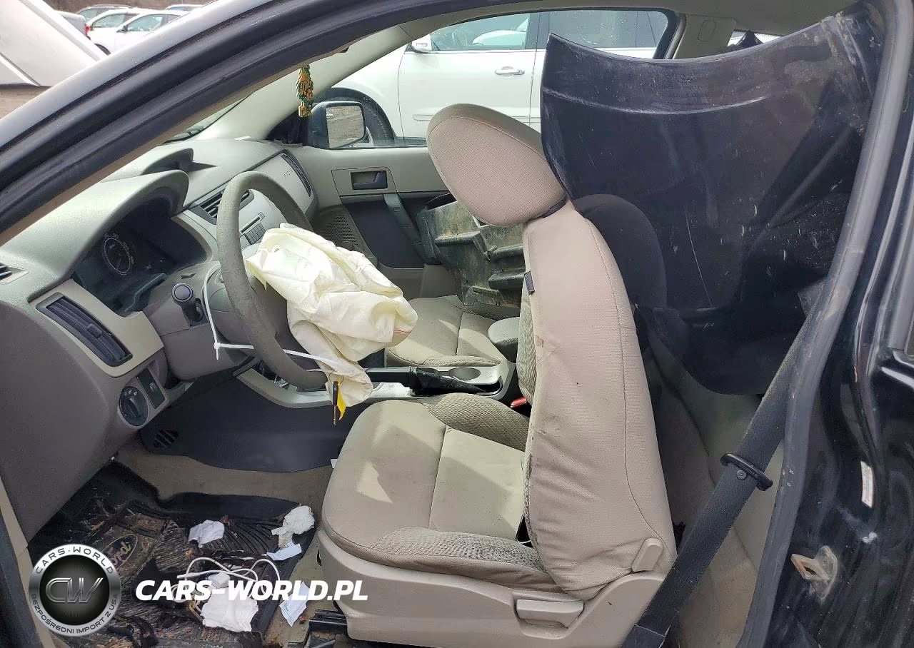 2008 Ford Focus S VIN:1FAHP32N68W299842 - 7