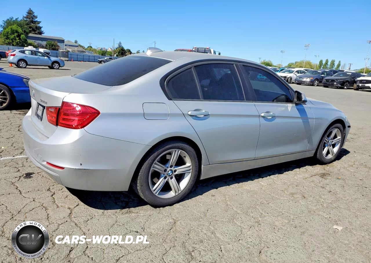 2013 BMW 3 Series VIN:WBA3A5C5XDF359578 - 3