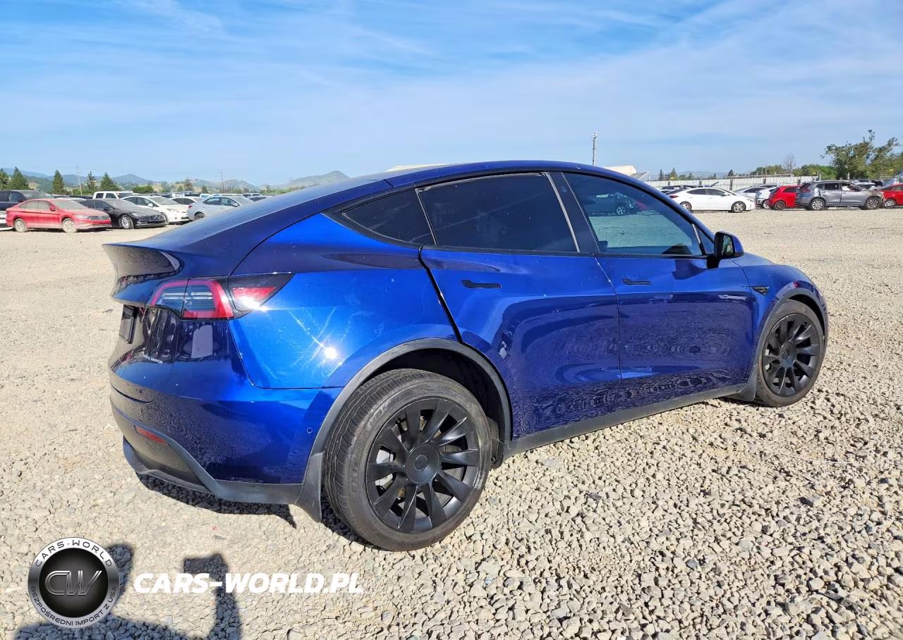 2021 Tesla Model Y VIN:5YJYGDEE2MF158406 - 3
