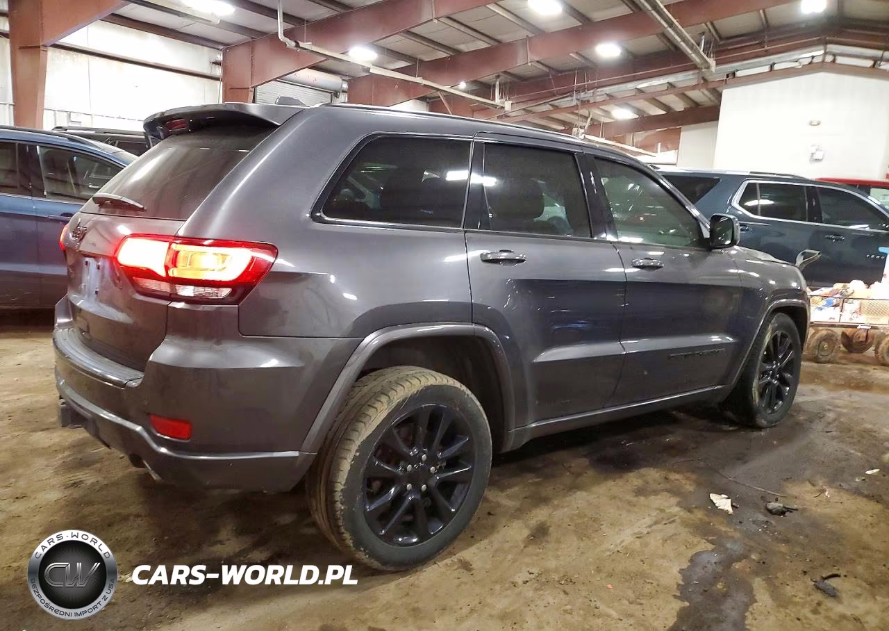 2017 Jeep Grand Cherokee Laredo VIN:1C4RJFAG3HC840206 - 3
