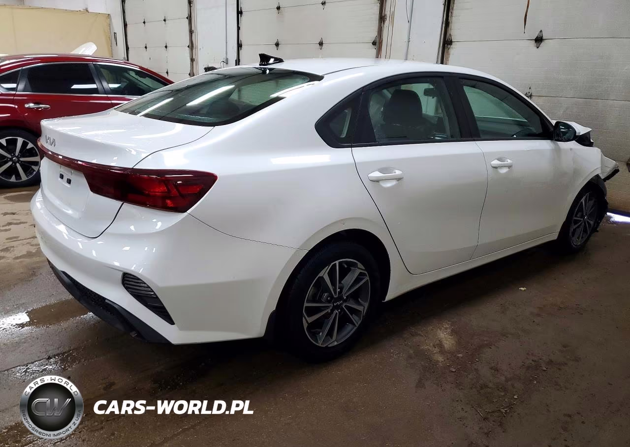 2024 Kia Forte Lxs VIN:3KPF24AD4RE702887 - 3