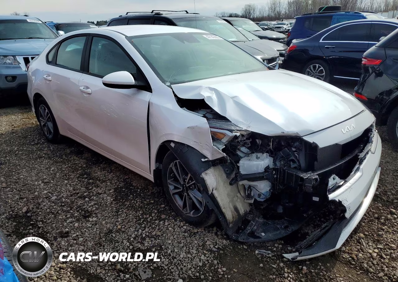 2024 Kia Forte Lxs VIN:3KPF24AD4RE702887 - 4