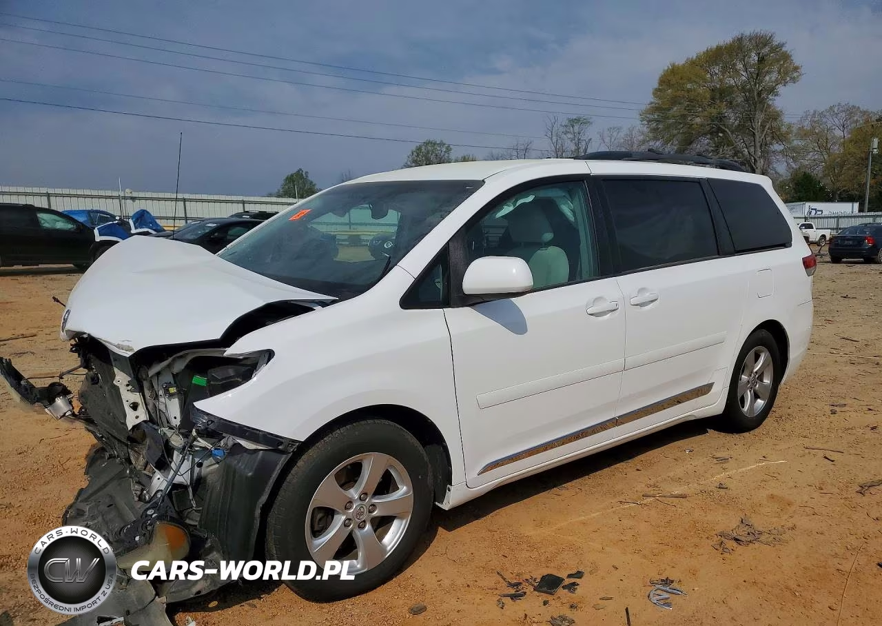 2013 Toyota Sienna Le 8-Passenger
