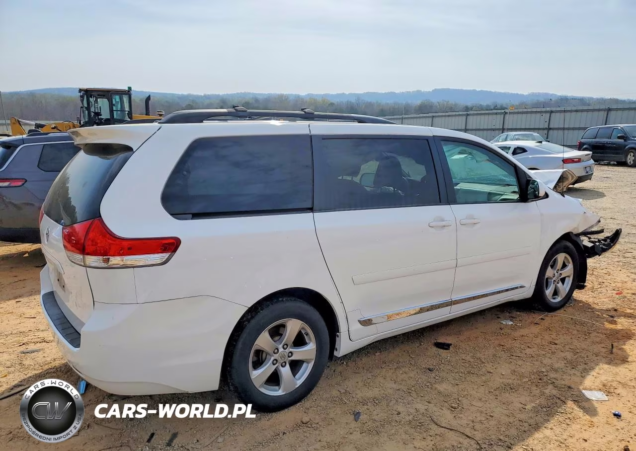 2013 Toyota Sienna Le 8-Passenger VIN:5TDKK3DC0DS280563 - 3