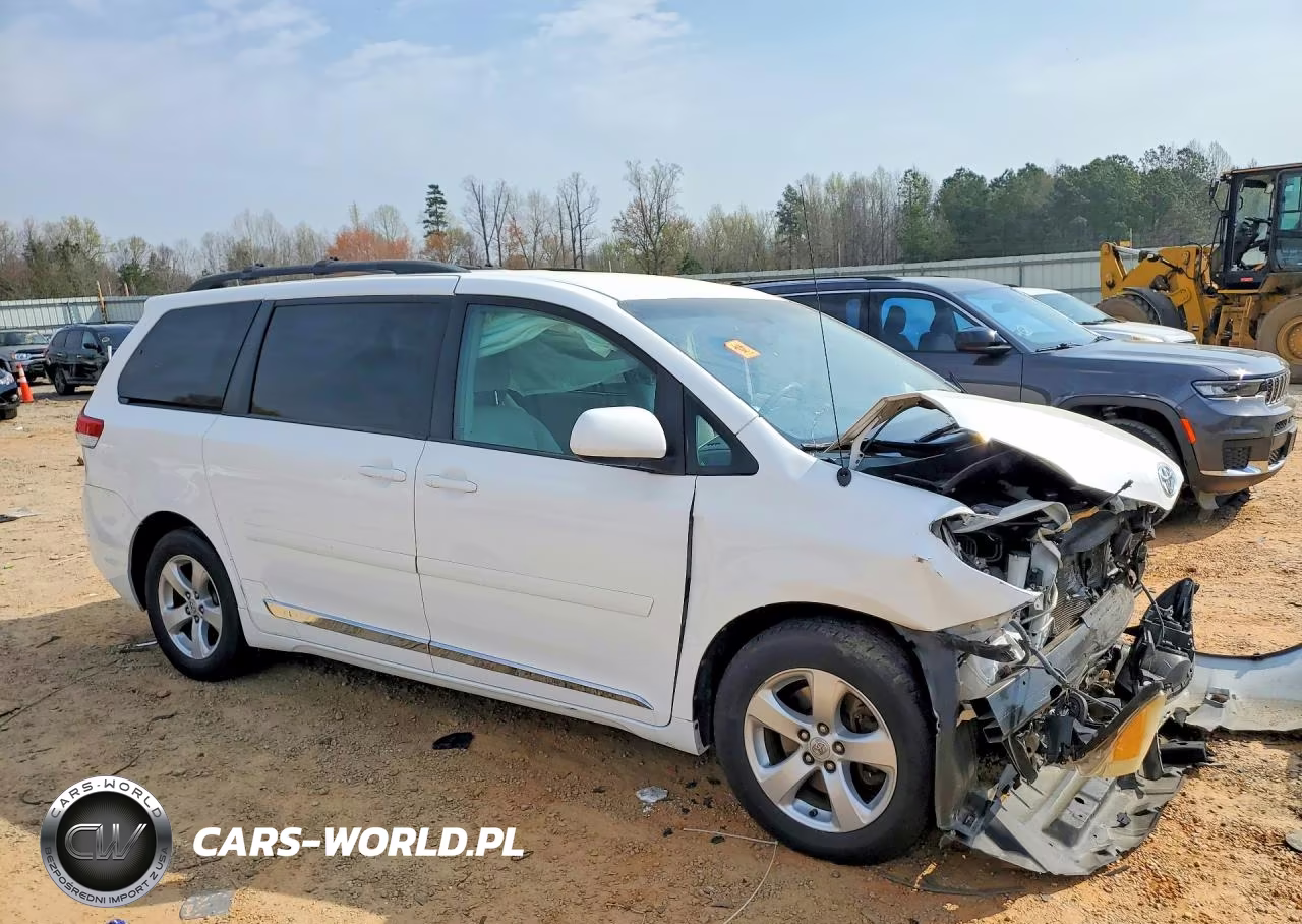 2013 Toyota Sienna Le 8-Passenger VIN:5TDKK3DC0DS280563 - 4