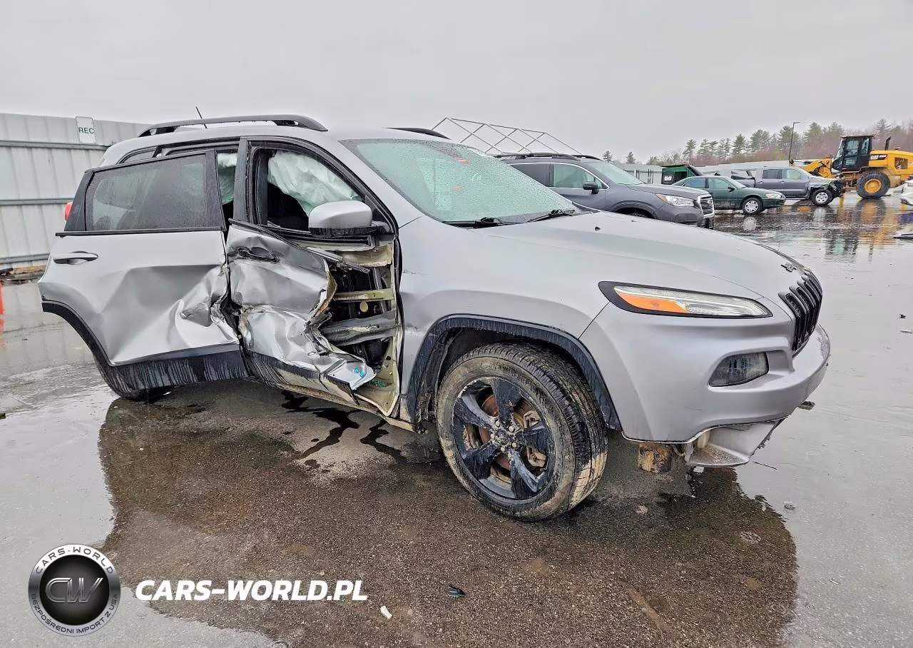 2015 Jeep Cherokee Latitude VIN:1C4PJMCS3FW769629 - 4