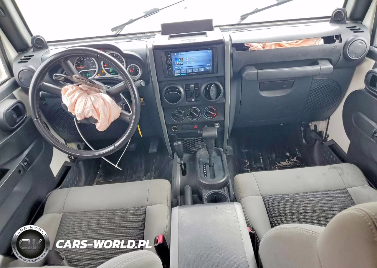 2010 Jeep Wrangler Unlimited Sport VIN:1J4HA3H18AL102817 - 8