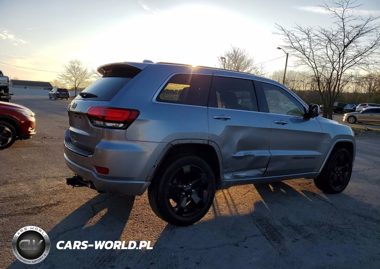 2015 Jeep Grand Cherokee Laredo VIN:1C4RJFAG9FC215774 - 3