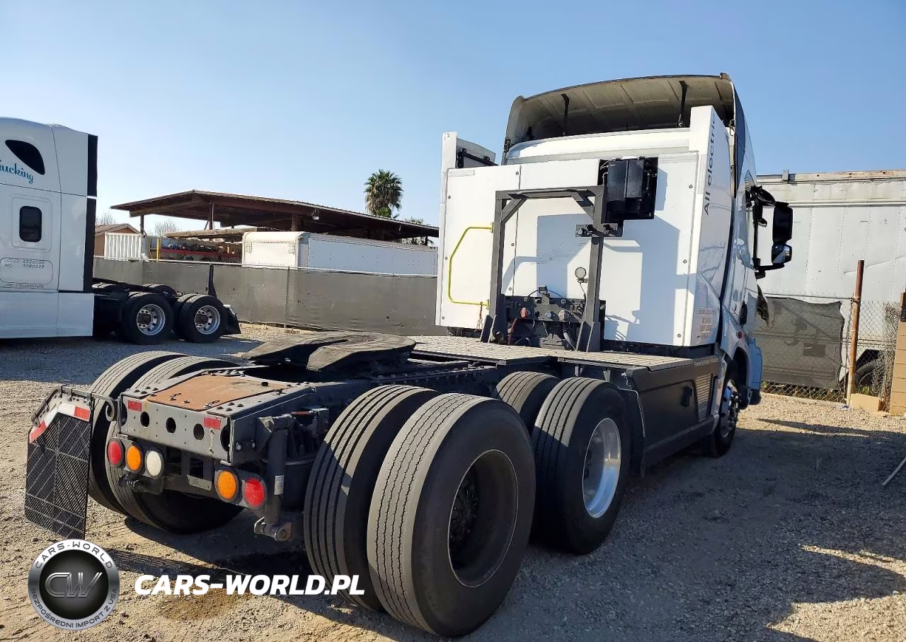 2023 Byd Coach And Bus Llc Electric Tractor Truck VIN:LPEE5DE83PD000019 - 4