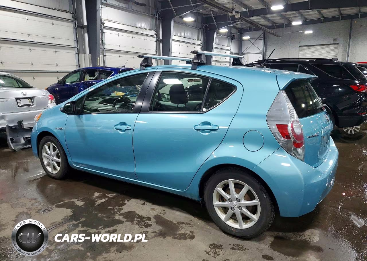 2013 Toyota Prius C Three VIN:JTDKDTB33D1047514 - 2
