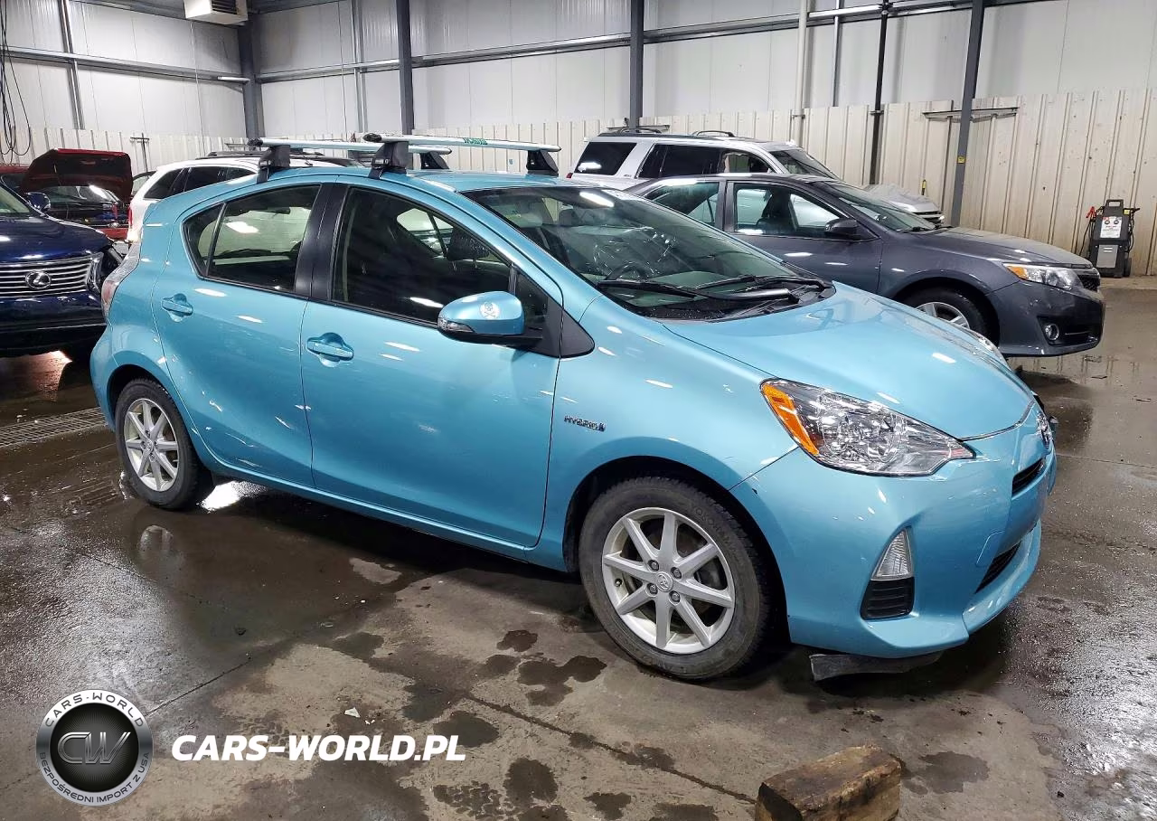 2013 Toyota Prius C Three VIN:JTDKDTB33D1047514 - 4