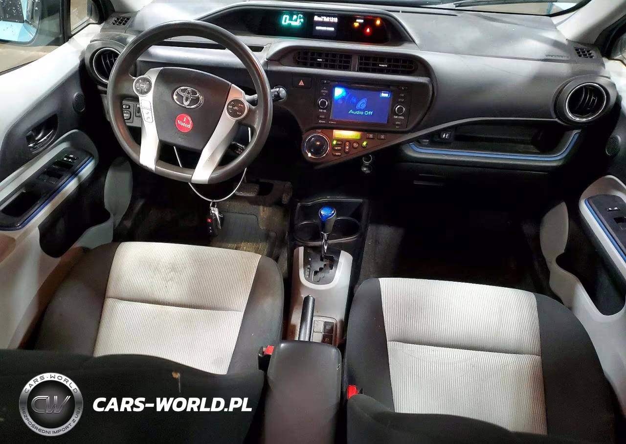 2013 Toyota Prius C Three VIN:JTDKDTB33D1047514 - 8