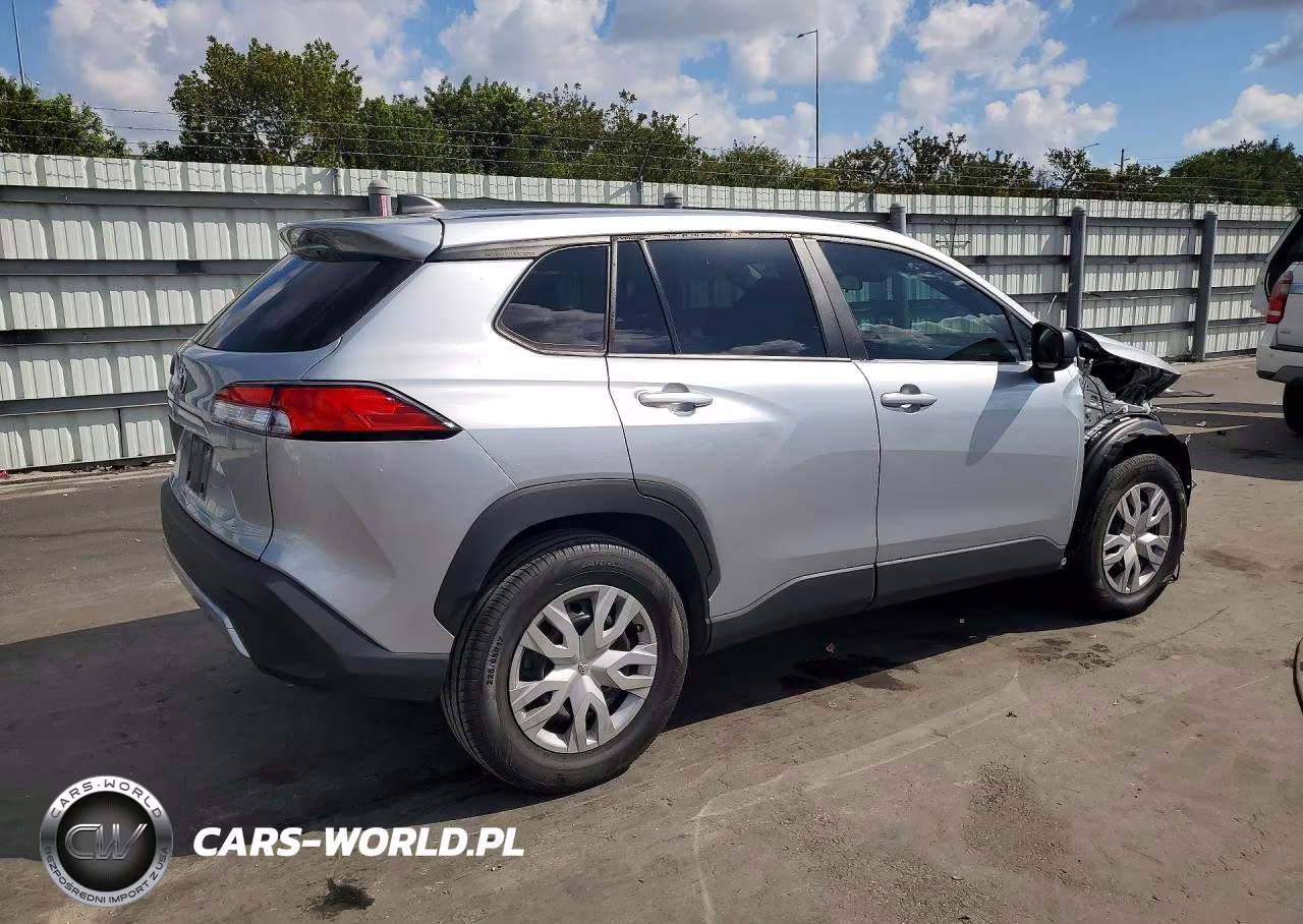2022 Toyota Corolla Cross L VIN:7MUAAAAG2NV036592 - 3